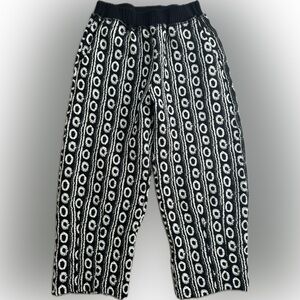 Gershon Bram black and white capri stretch pants